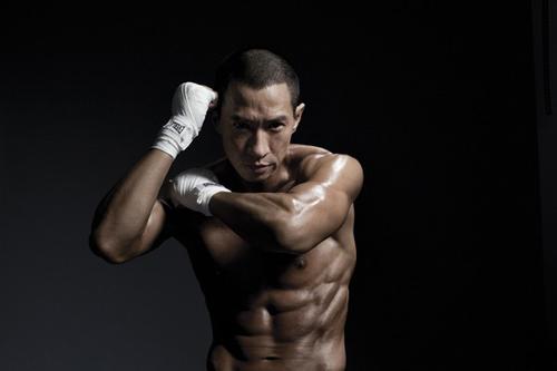 帝王级诱人身材 张家辉肌肉速成记