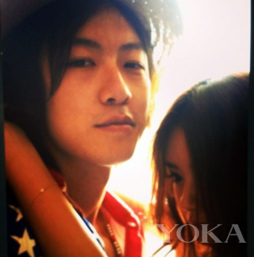 616这个人写书的,长相一般,但是泡过圈内很多女星,传以前追过周迅。 616这个人写书的,长相一般,但是泡过圈内很多女星,传以前追过周迅。