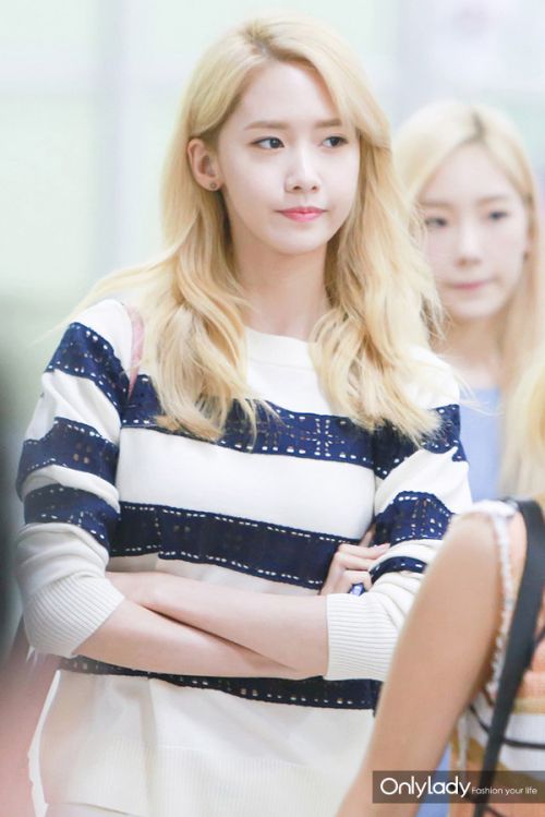 允儿金发美美哒 小清新翻转街潮少女就差一个发色