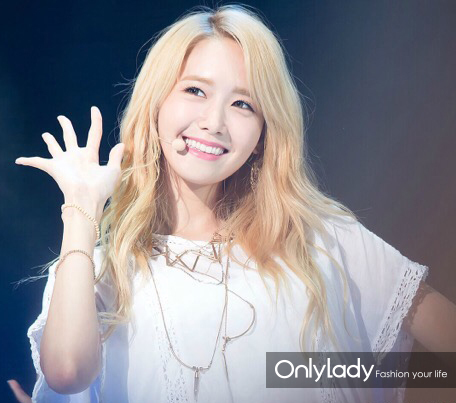 允儿金发美美哒 小清新翻转街潮少女就差一个发色