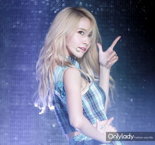 允儿金发美美哒 小清新翻转街潮少女就差一个发色