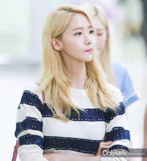 允儿金发美美哒 小清新翻转街潮少女就差一个发色