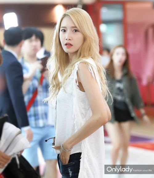 允儿金发美美哒 小清新翻转街潮少女就差一个发色