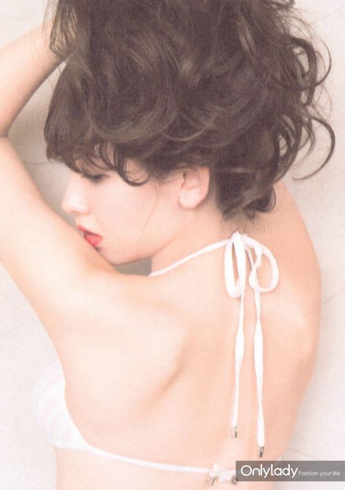 小嶋阳菜性感写真 大波浪及胸才是女人的第二张脸