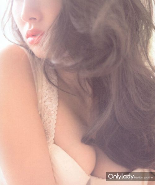 小嶋阳菜性感写真 大波浪及胸才是女人的第二张脸