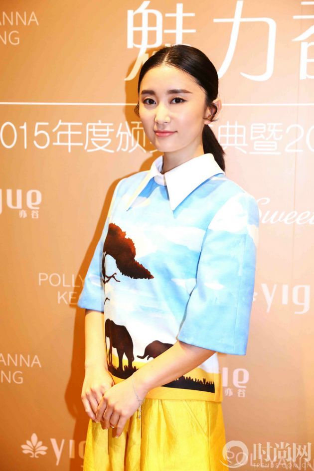 演员赵秦身着POLLYANNA KEONG15秋冬款出席发布会