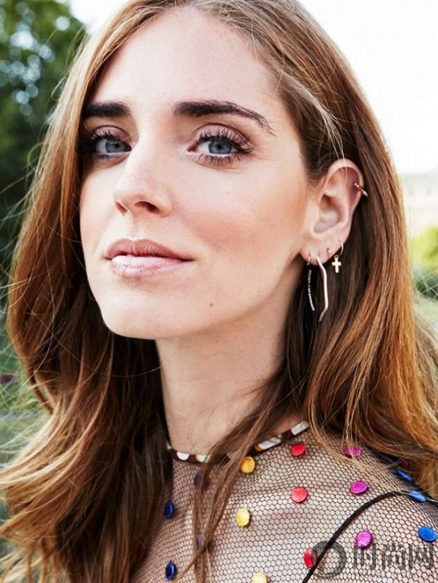 the-earring-style-that-every-blogger-is-wearing-right-now-1584337-1449271741.640x0c