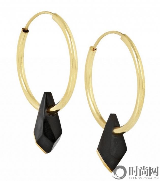 the-earring-style-that-every-blogger-is-wearing-right-now-1584347-1449271985.640x0c