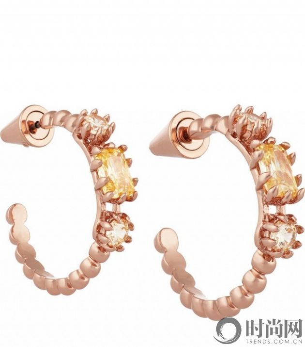 the-earring-style-that-every-blogger-is-wearing-right-now-1584348-1449271985.640x0c