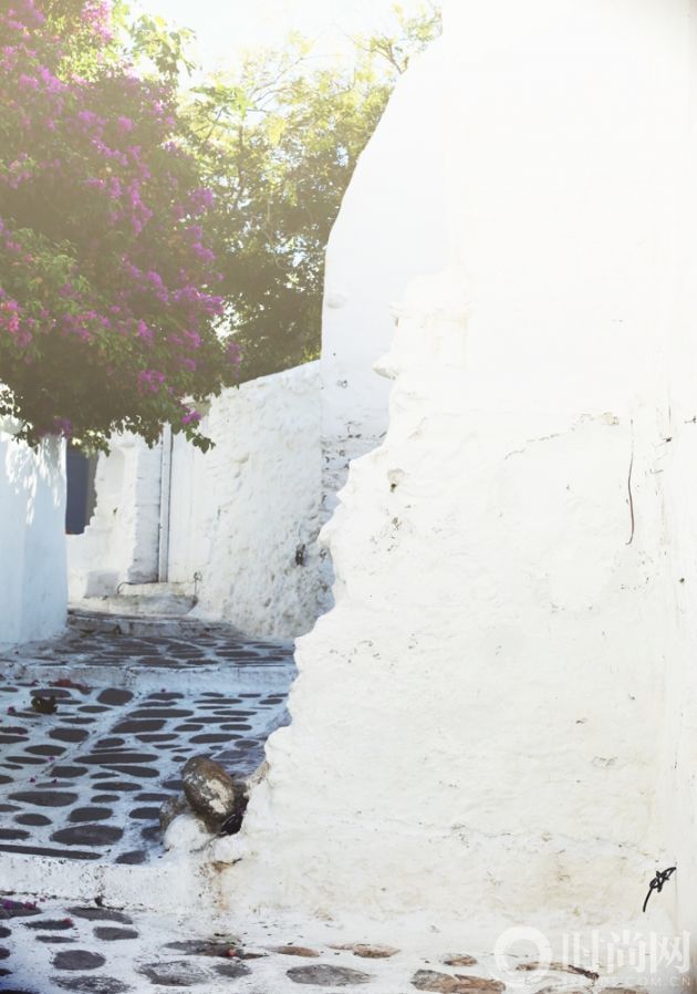 mykonos1.jpg_effected