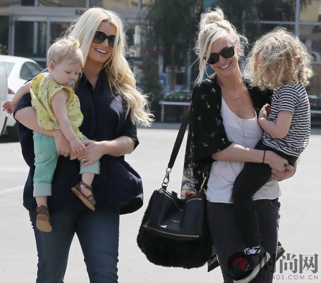 The-Many-Bags-of-Celebrity-Moms-14