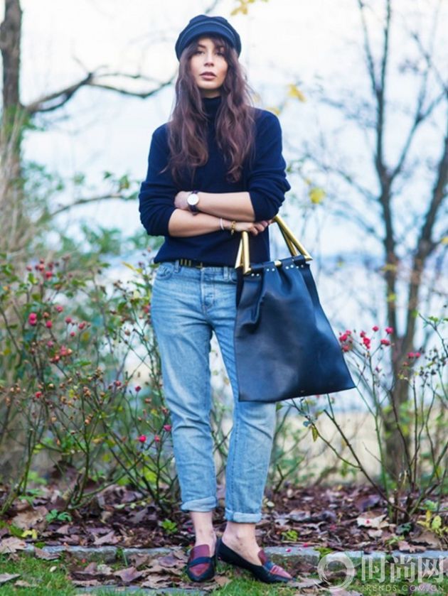 the-unexpected-accessory-every-style-blogger-is-wearing-right-now-1607096-1450881633.640x0c