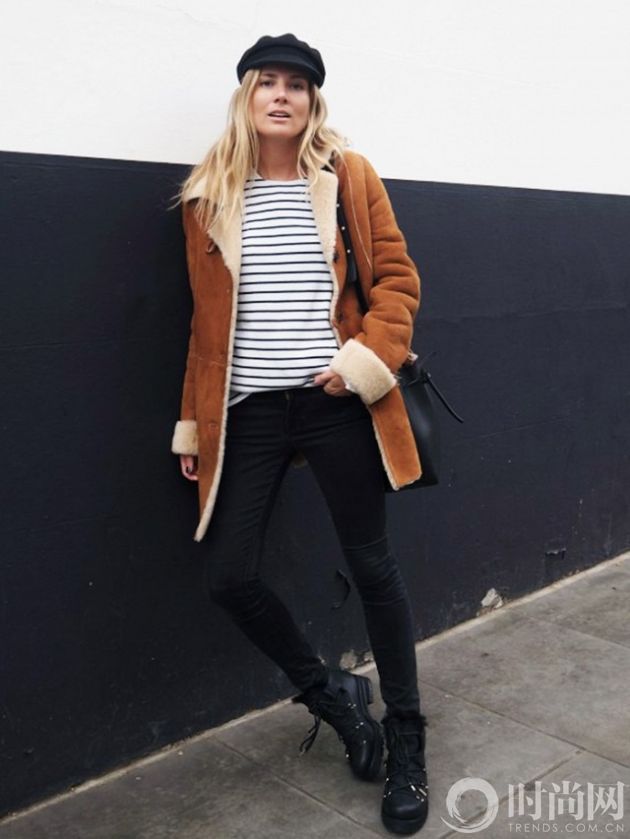 the-unexpected-accessory-every-style-blogger-is-wearing-right-now-1607095-1450881633.640x0c