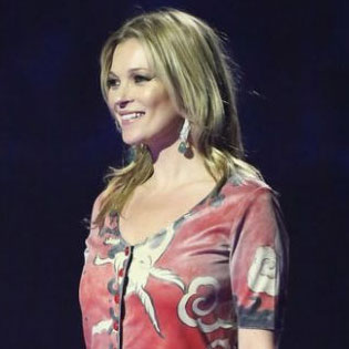 Kate Moss以自己的方式向David Bowie致敬