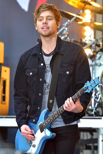 Luke-Hemmings-Glamour-25Jan15-getty_b_426x639