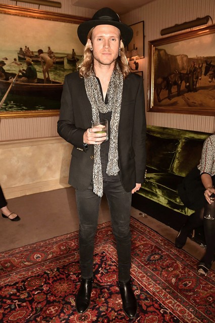 87dougie-poynter_glamour_6aug15_rex_b_426x639