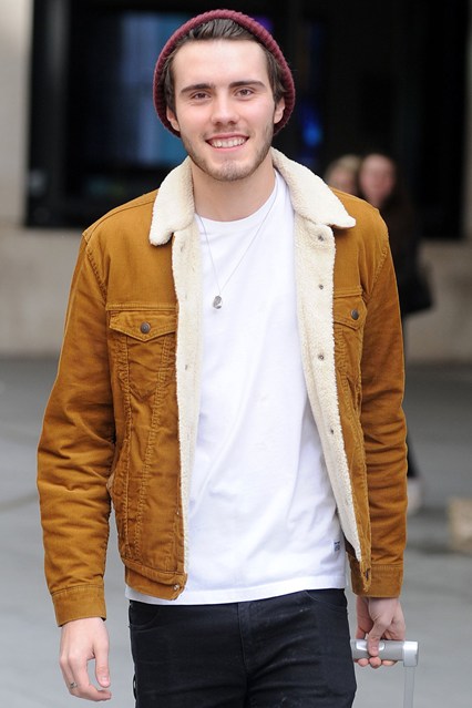 83alfie-deyes_glamour_6aug15_rex_b_426x639