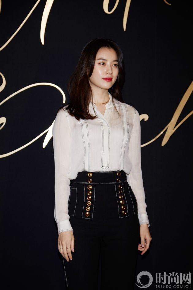 Han Hyo Joo wearing Burberry at Art of the Trench Seoul 2016 event, 3 March 2016_002