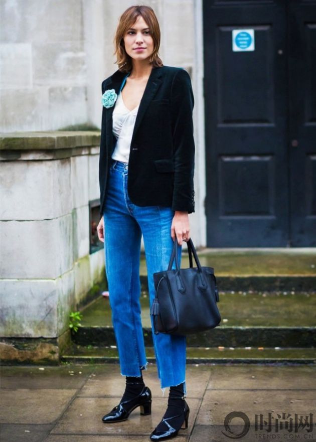 the-really-old-outfit-everyones-suddenly-into-again-1702894-1458495316.640x0c