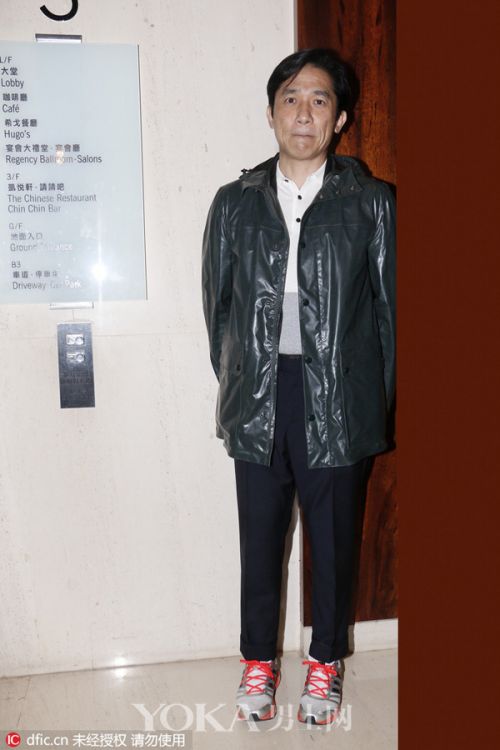 衣范追踪 景瑜这套条纹装 一定是被造型师坑了